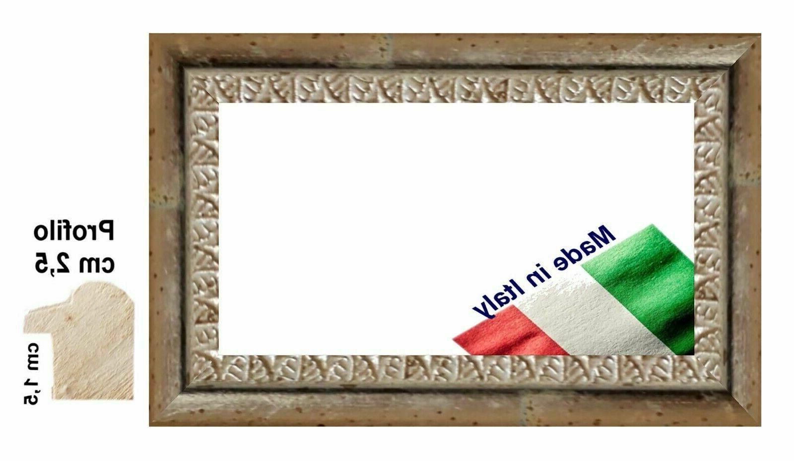 cornice argento e mistura in legno per