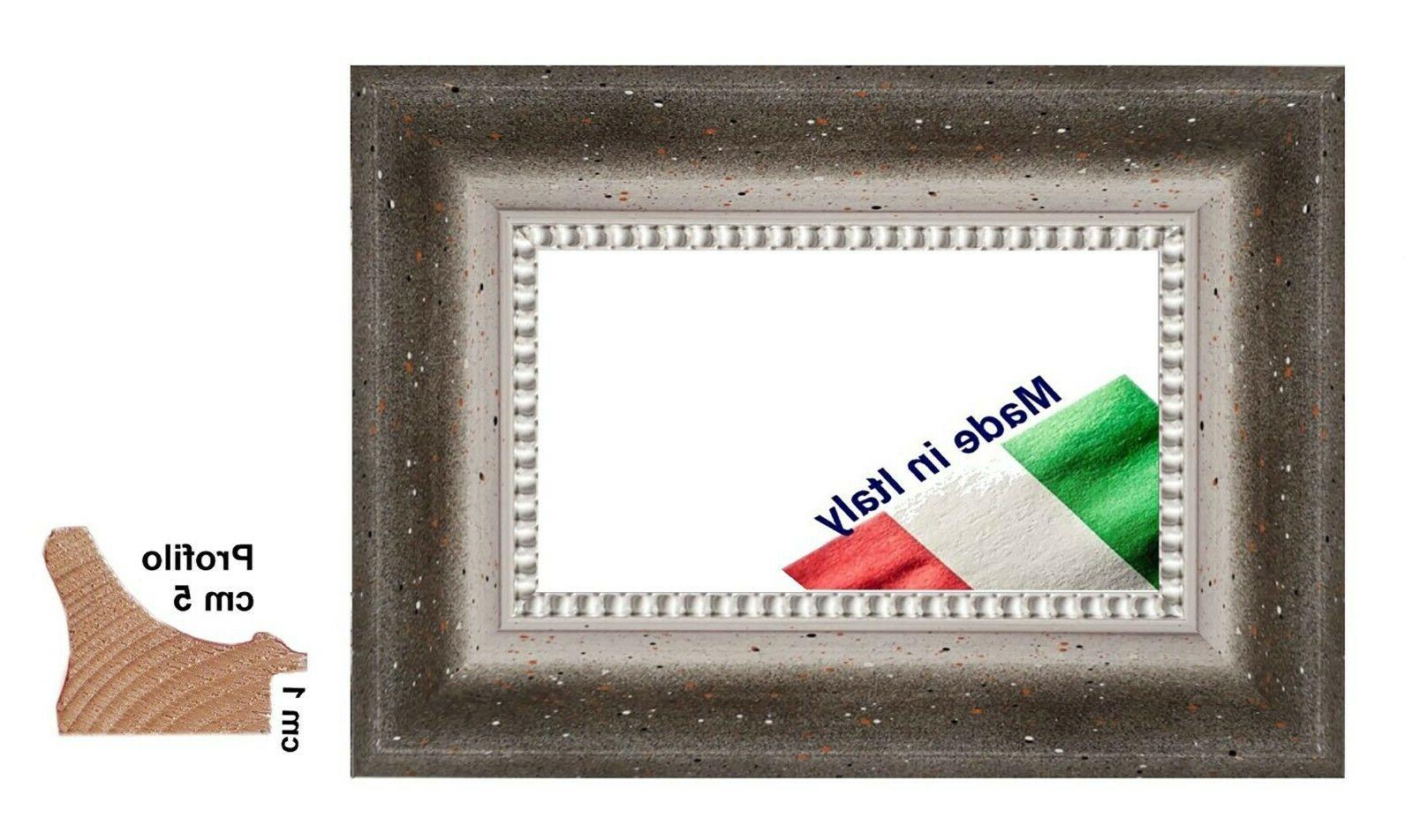 cornice grigia sfumata a sguscio in legno