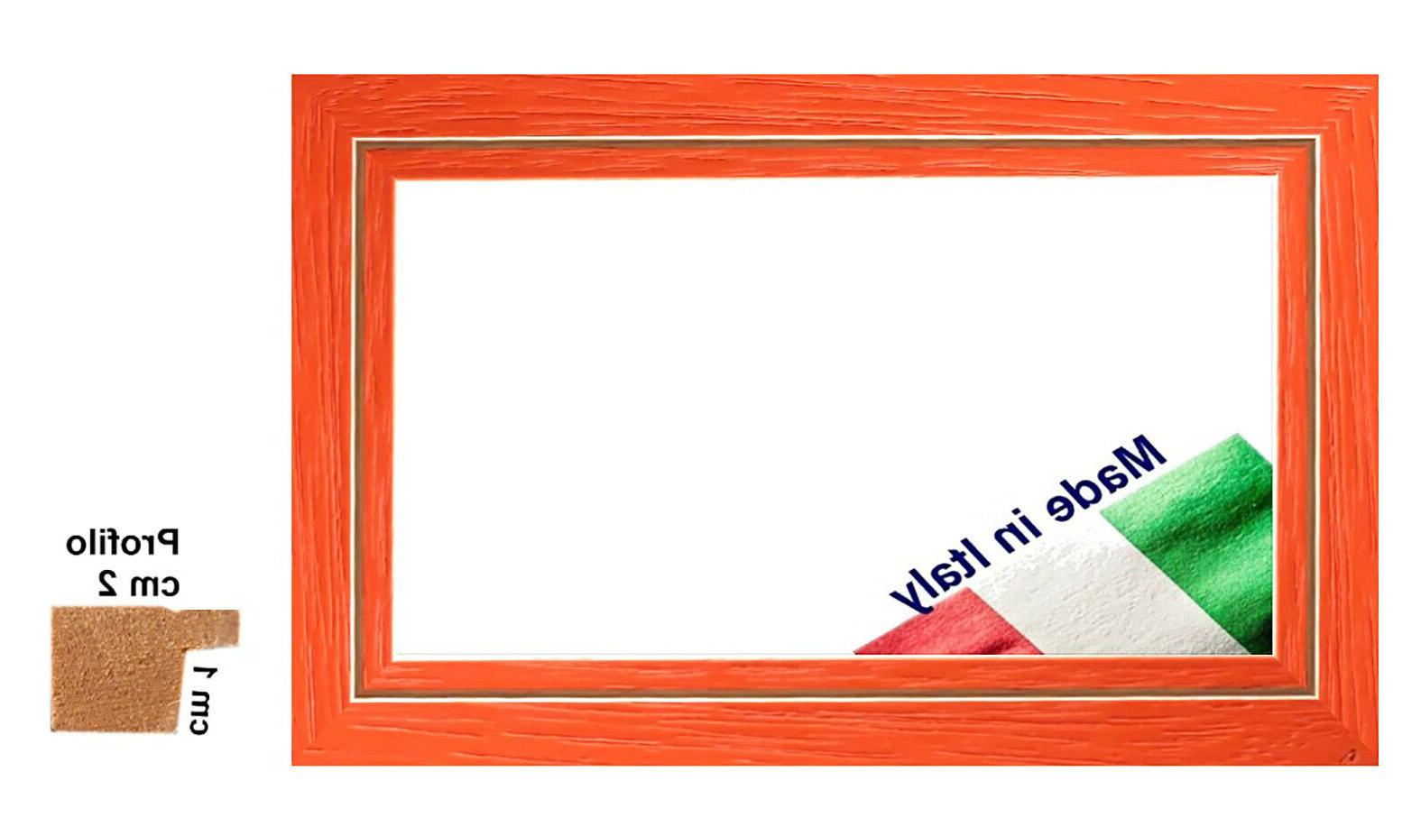 cornice in legno arancione con incavo per