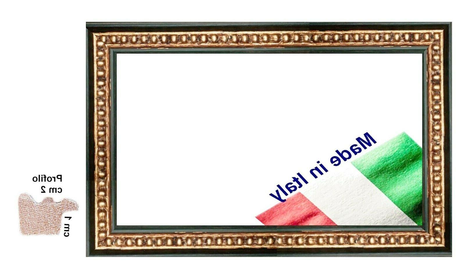 cornice verde con decorazione dorata per foto
