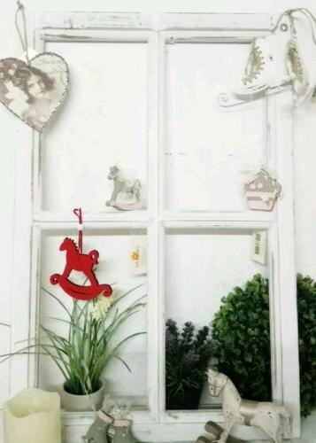 finestra decorazione cornice con traversini bianco legno