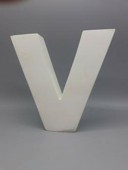 Lettera decorativa in legno grezzo laccato bianco - V