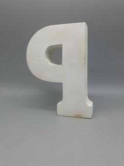 Lettera decorativa in legno grezzo laccato bianco - P